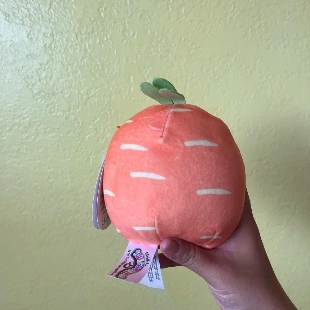 Carolina the carrot 5 inch squishmallow